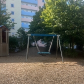 Bild vom Spielplatz anzeigen.
