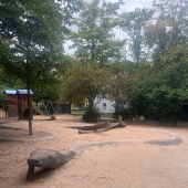 Bild vom Spielplatz anzeigen.