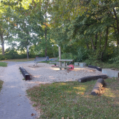 Bild vom Spielplatz anzeigen.