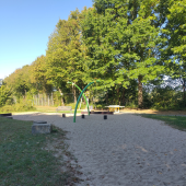 Bild vom Spielplatz anzeigen.