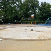 Bild vom Spielplatz anzeigen.