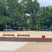 Bild vom Spielplatz anzeigen.
