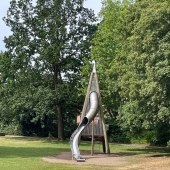 Bild vom Spielplatz anzeigen.