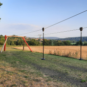 Bild vom Spielplatz anzeigen.