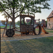 Bild vom Spielplatz anzeigen.