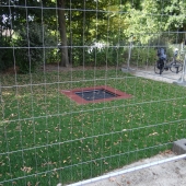 Bild vom Spielplatz anzeigen.