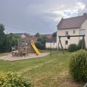 Bild vom Spielplatz anzeigen.