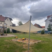 Bild vom Spielplatz anzeigen.