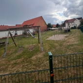 Bild vom Spielplatz anzeigen.