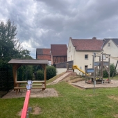 Bild vom Spielplatz anzeigen.
