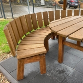 Bild vom Spielplatz anzeigen.