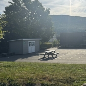 Bild vom Spielplatz anzeigen.