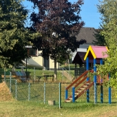 Bild vom Spielplatz anzeigen.