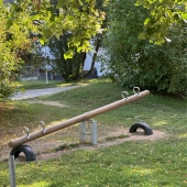 Bild vom Spielplatz anzeigen.