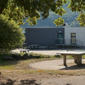 Bild vom Spielplatz anzeigen.