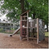 Bild vom Spielplatz anzeigen.