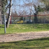 Bild vom Spielplatz anzeigen.