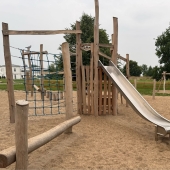 Bild vom Spielplatz anzeigen.
