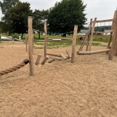 Bild vom Spielplatz anzeigen.