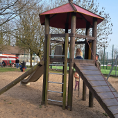 Bild vom Spielplatz anzeigen.