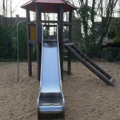 Bild vom Spielplatz anzeigen.