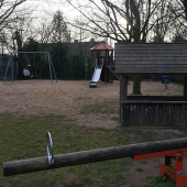 Bild vom Spielplatz anzeigen.