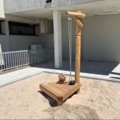 Bild vom Spielplatz anzeigen.