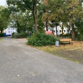 Bild vom Spielplatz anzeigen.