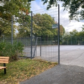 Bild vom Spielplatz anzeigen.