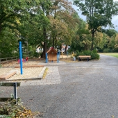 Bild vom Spielplatz anzeigen.