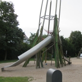 Bild vom Spielplatz anzeigen.