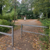 Bild vom Spielplatz anzeigen.