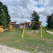 Bild vom Spielplatz anzeigen.