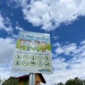 Bild vom Spielplatz anzeigen.