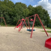 Bild vom Spielplatz anzeigen.