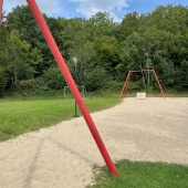 Bild vom Spielplatz anzeigen.