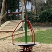 Bild vom Spielplatz anzeigen.