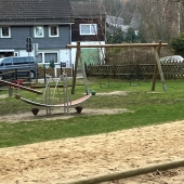 Bild vom Spielplatz anzeigen.