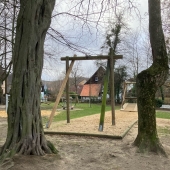 Bild vom Spielplatz anzeigen.