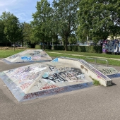 Bild vom Spielplatz anzeigen.