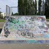 Bild vom Spielplatz anzeigen.