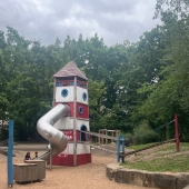 Bild vom Spielplatz anzeigen.