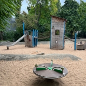 Bild vom Spielplatz anzeigen.