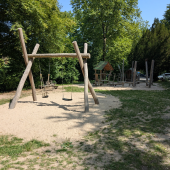 Bild vom Spielplatz anzeigen.