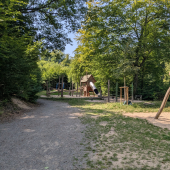 Bild vom Spielplatz anzeigen.