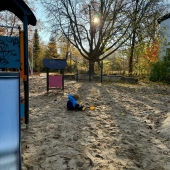 Bild vom Spielplatz anzeigen.