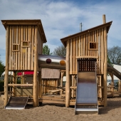Bild vom Spielplatz anzeigen.