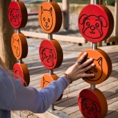 Bild vom Spielplatz anzeigen.
