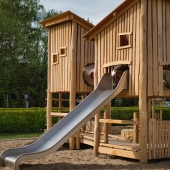 Bild vom Spielplatz anzeigen.