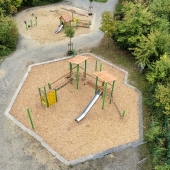 Bild vom Spielplatz anzeigen.